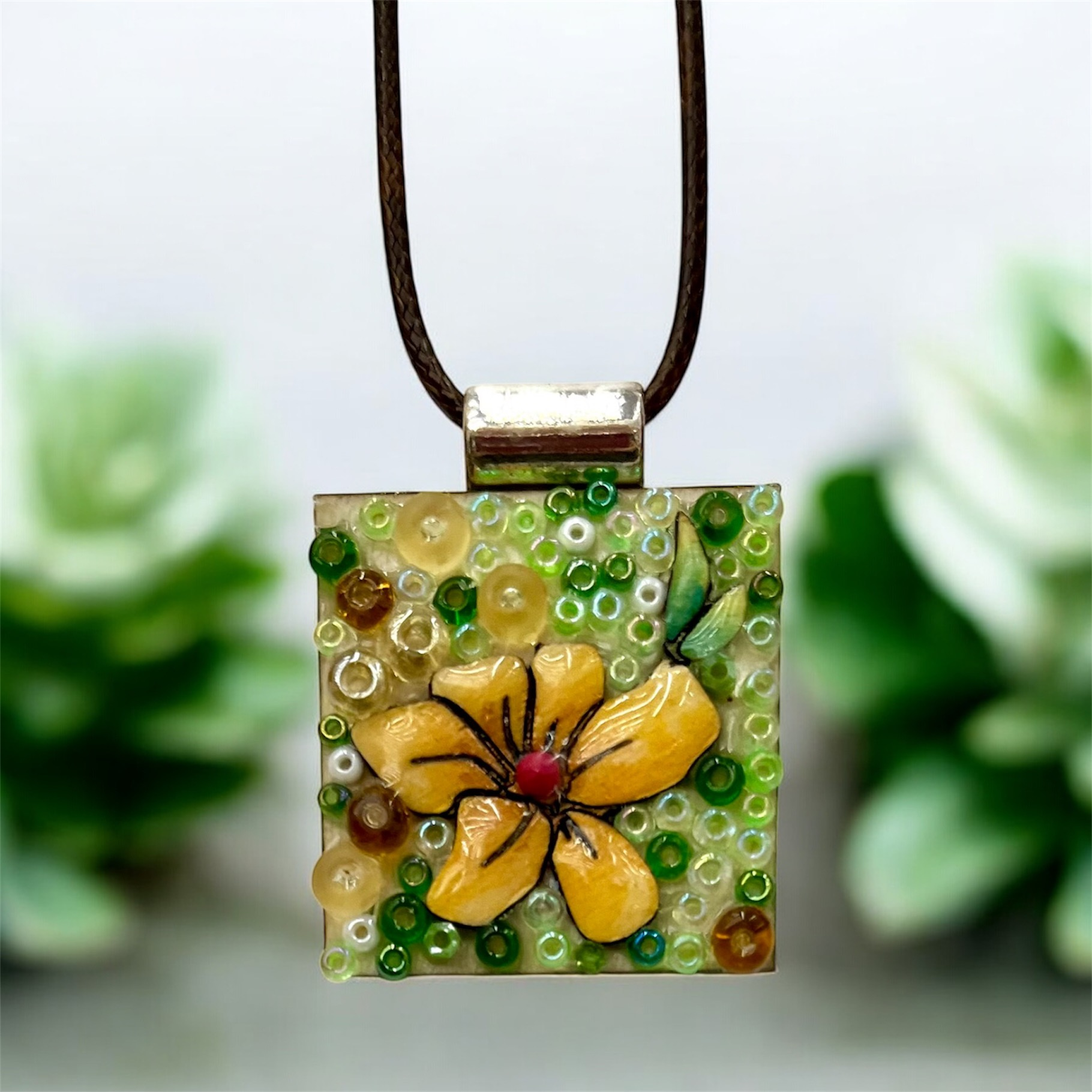 Amber-Floral-Pendent